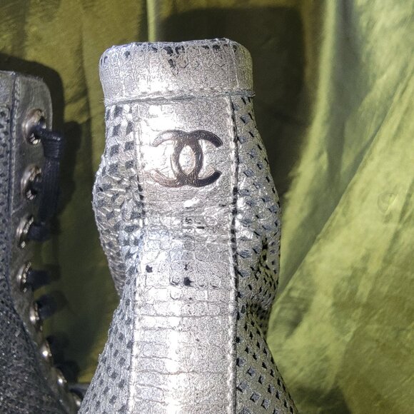 CHANEL Metallic Silver Lace Up Peep-Toe Booties Boots Size 36 SPRING 2008 RTW - Picture 5 of 14